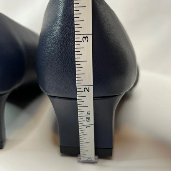 Women’s EASY STREET Entice Squared toe Pumps NAVY size 6.5 NARROW NEW IN BOX - Picture 10 of 15